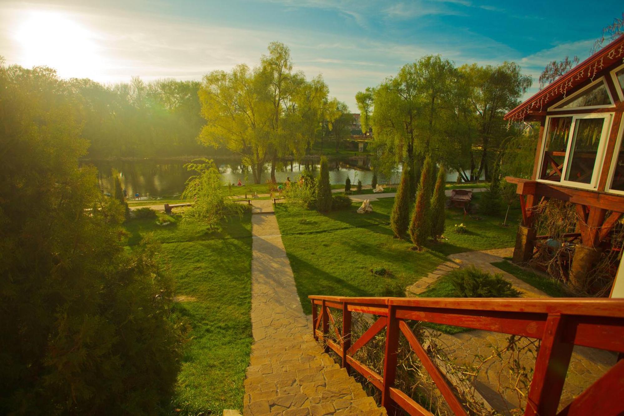Zdybanka Hotel Sumy Exterior foto