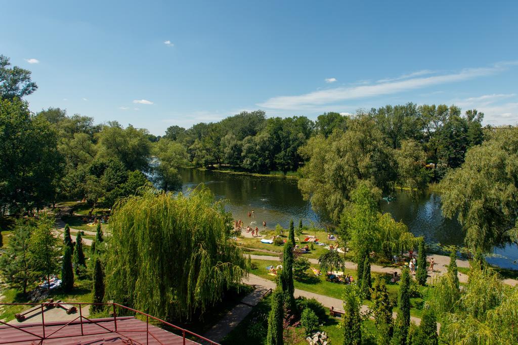 Zdybanka Hotel Sumy Exterior foto